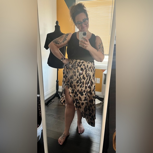 Leopard high/low wrap maxi skirt size size xl item 05-22 - Picture 5 of 5
